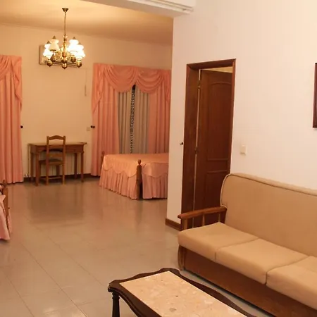 לינה וארוחת בוקר Europa Residencia