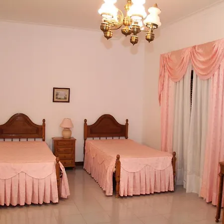 לינה וארוחת בוקר Europa Residencia *