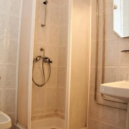 לינה וארוחת בוקר Europa Residencia *